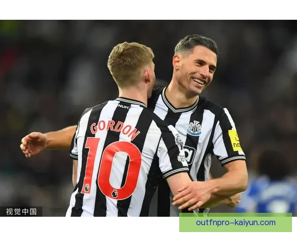 英超联赛中蒂亚戈·席尔瓦持续保持稳定表现，成为球队防线核心